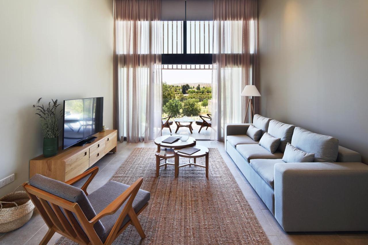 Minthis Resort Tsadha Exterior photo Living room
